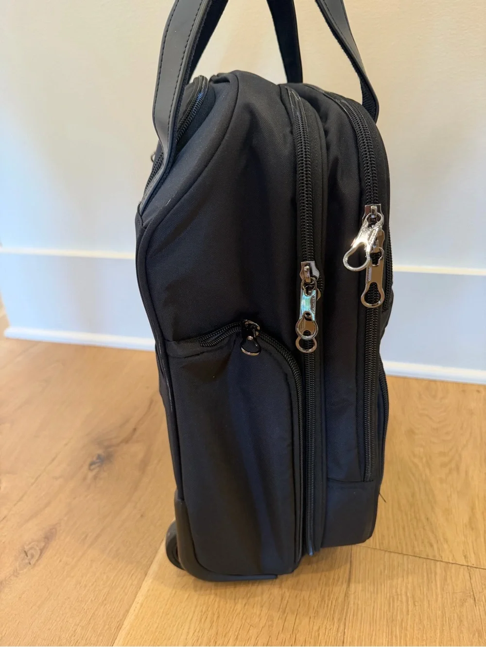Kroser Black Quilted Carry-On Rolling Suitcase